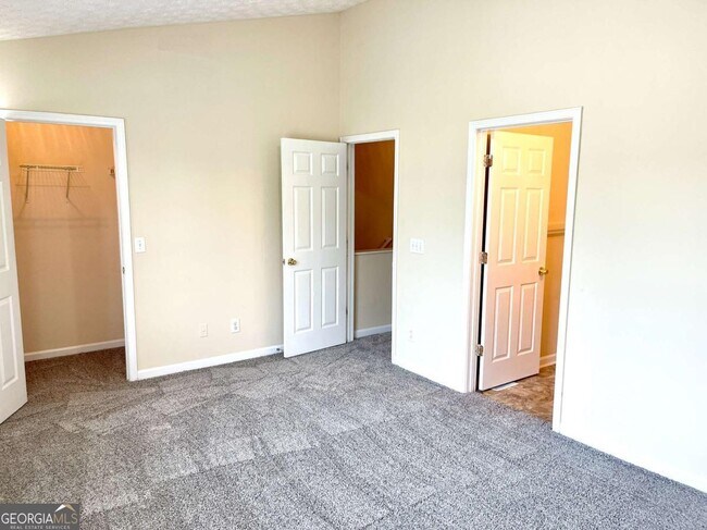 Building Photo - 5745 Strathmoor Manor Cir