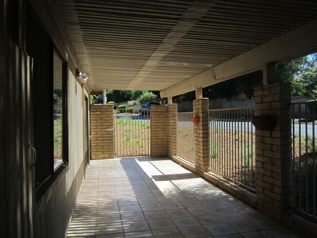Building Photo - 2642 Laramie Rd