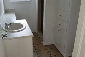 Building Photo - 2638 SW 60th St