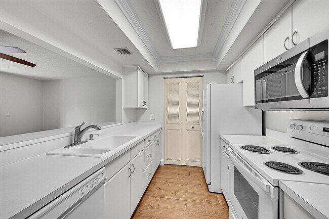 Building Photo - 428 NW 70th Ave
