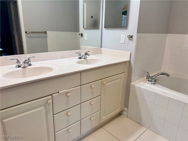 Building Photo - 8153 Sanctuary Dr