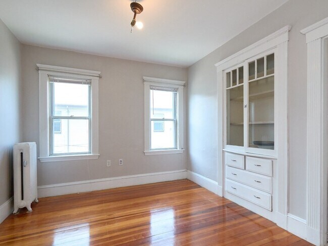 Building Photo - 447 Ashmont St
