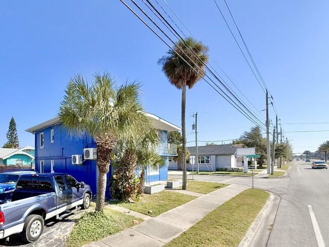 Building Photo - 551 N Ridgewood Ave