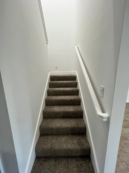 Building Photo - 1335 Eastgate Dr