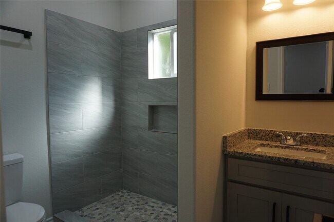Building Photo - 9864 Arbor Oak