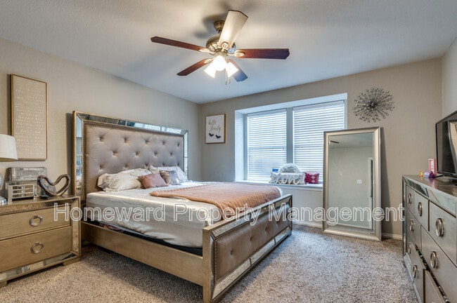 Building Photo - 5203 Chippewa Dr