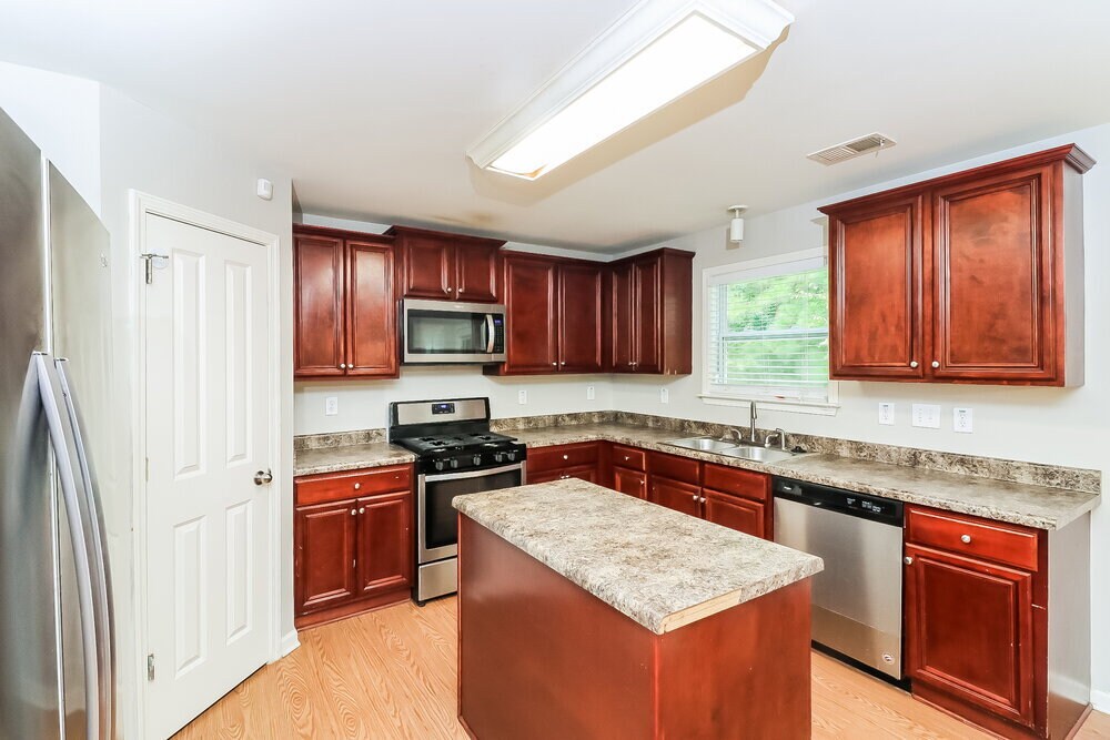 Building Photo - 4173 Kenwood Trail