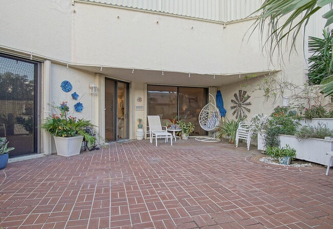 Building Photo - 2400 S Ocean Dr
