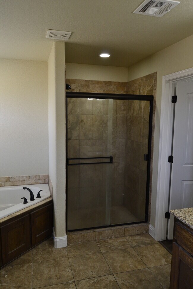 Building Photo - 1700 Been Rd