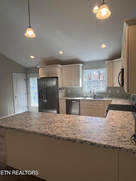 Building Photo - 355 W Outer Dr