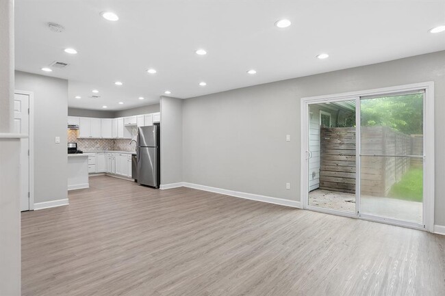 Building Photo - 2308 Devonshire Dr