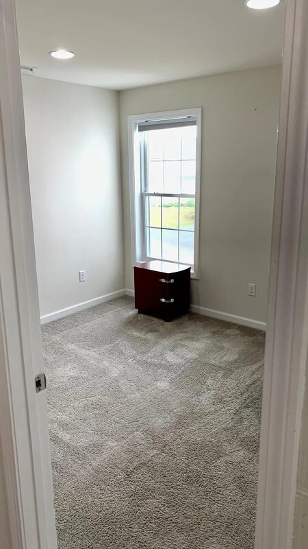 Building Photo - 7 Locust Ln