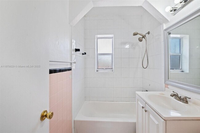 Building Photo - 3571 SW 10th St