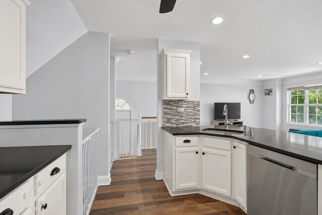 Building Photo - 209 Blue Heron Dr