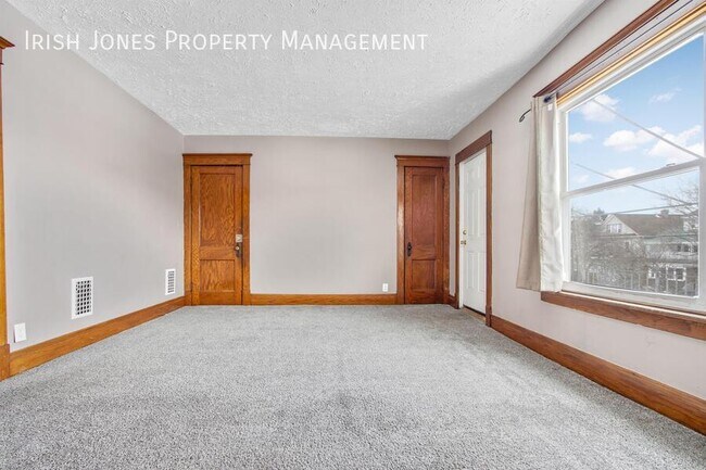 Building Photo - 38 Rugby Rd