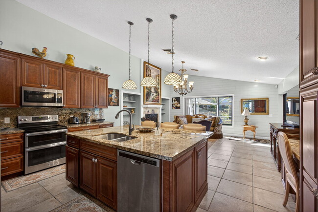 Building Photo - 168 Thornton Dr