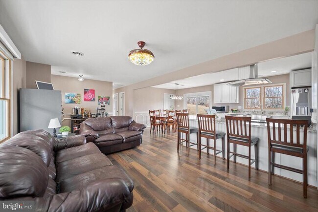 Building Photo - 436 Castleton Meadows Ln