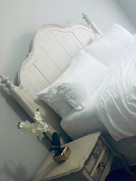 Building Photo - Room in Townhome on Mountain Springs Cir