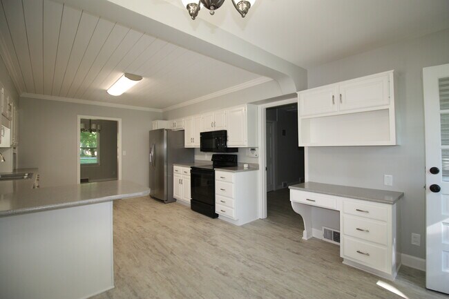 Building Photo - 203 Dorsey Way