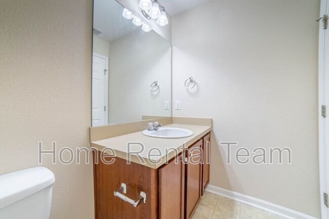 Building Photo - 37 Twin Oaks Pl