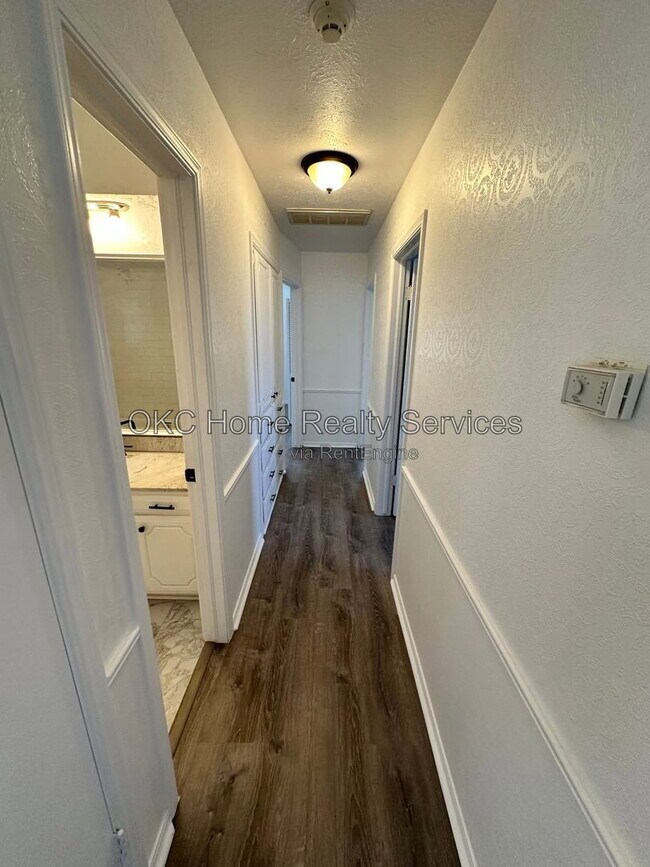 Building Photo - 1428 SW 72nd St