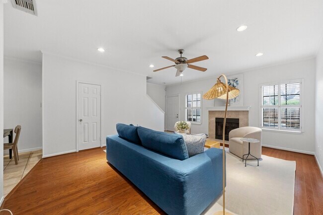 Building Photo - 9850 Pagewood Ln