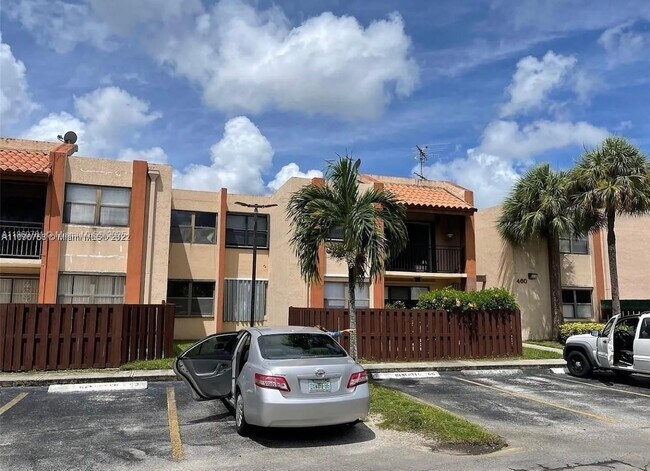 Building Photo - 460 W Park Dr