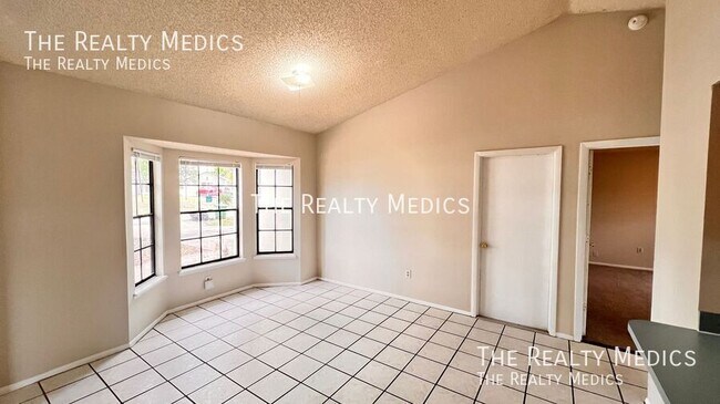 Building Photo - 3257 Dudley Dr