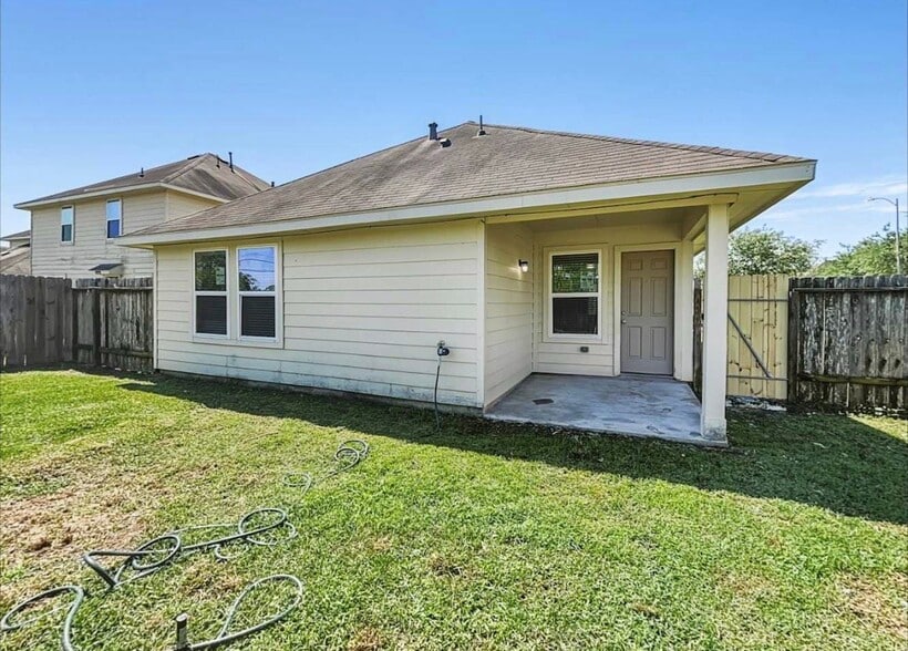 Building Photo - 6107 El Granate Dr