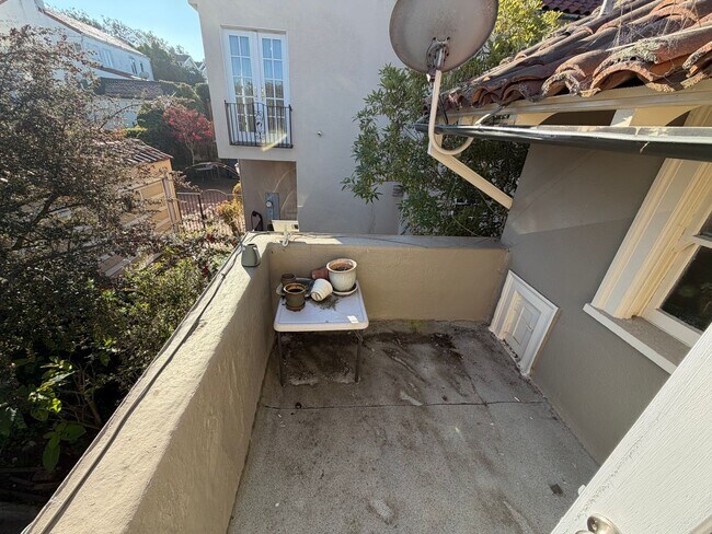 Building Photo - Elegant St. Francis Wood Residence - Available Furnished or Unfurnished