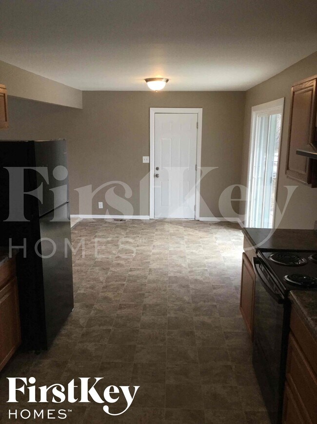 Building Photo - 221 N High School Rd