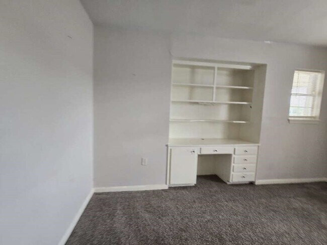 Building Photo - 1903 Britton St