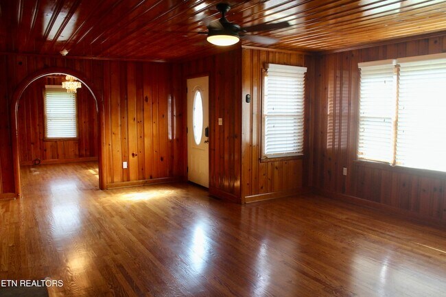 Building Photo - 112 McMahan Rd