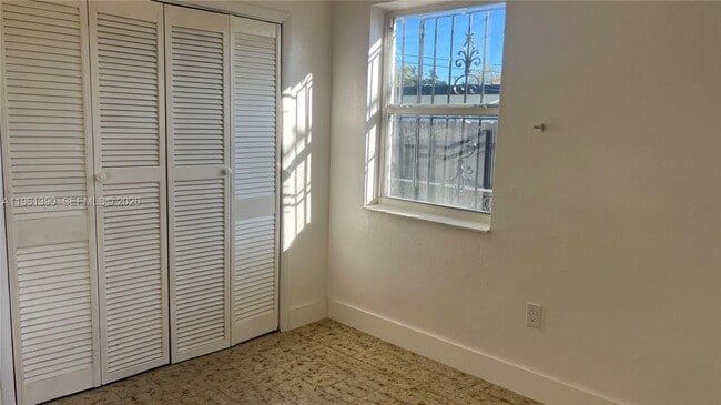 Building Photo - 134 SW 61st Ave