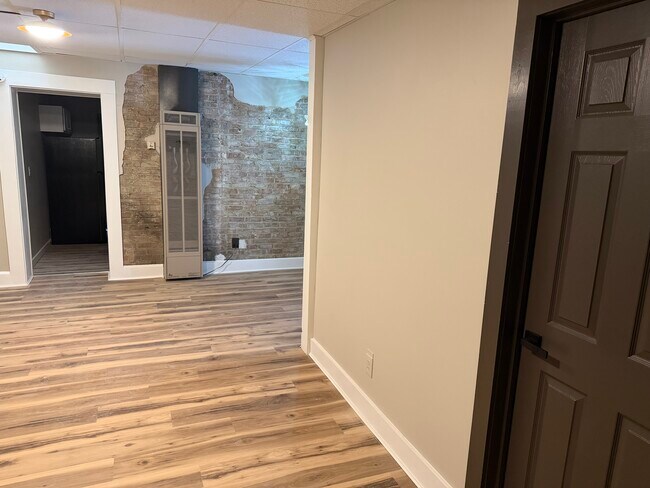 Building Photo - 415 S James St