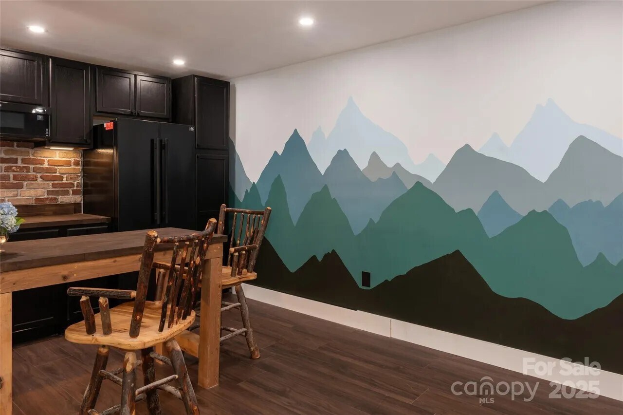 Building Photo - 187 Pine Vlg