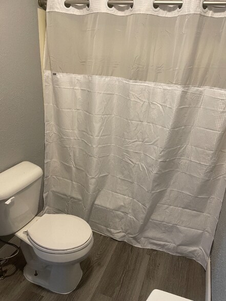 Building Photo - 1937 Kenneth Ave