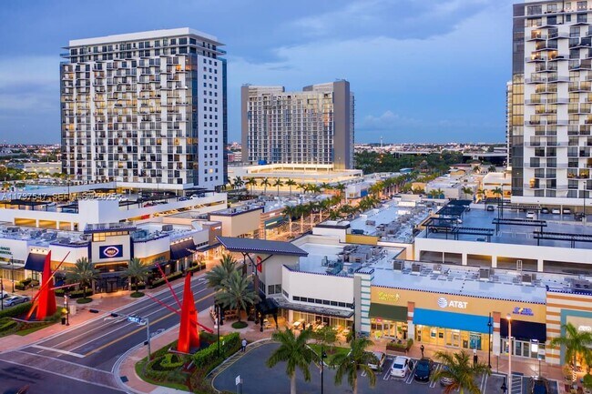 Building Photo - 5350 NW 84th Ave