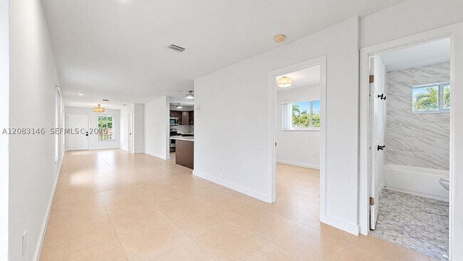 Building Photo - 3558 SW 26th St