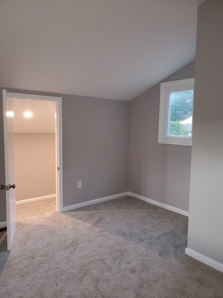Upstairs Primary Looking into Closet - 417 Sugarland Run Dr