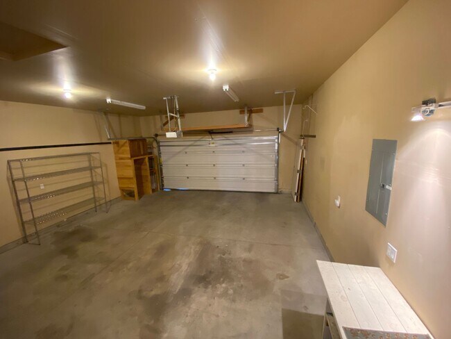 Building Photo - 3-BR Craftsman Home in SE Bend