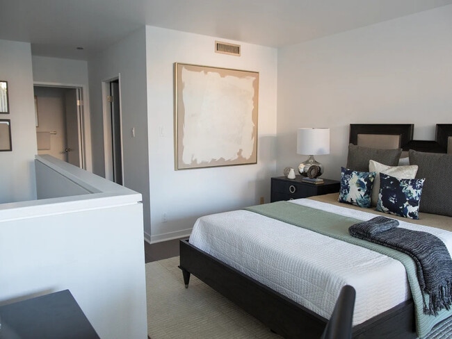 Building Photo - 101 Lombard St