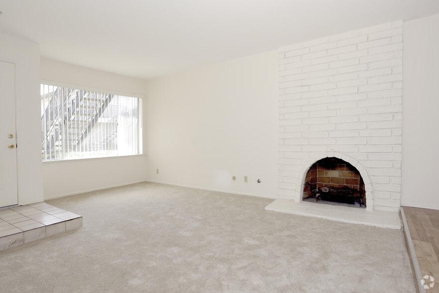 2BR, 2BA - 1100 SF - El Dorado Apartments