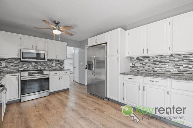 Building Photo - 3 Bedroom | 3 Bathroom - Ready to Entertai...