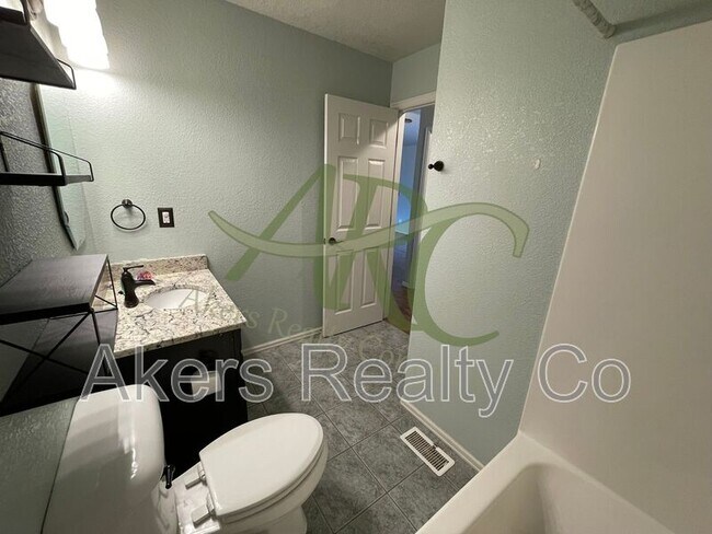 Building Photo - 965 N Cimarron Dr