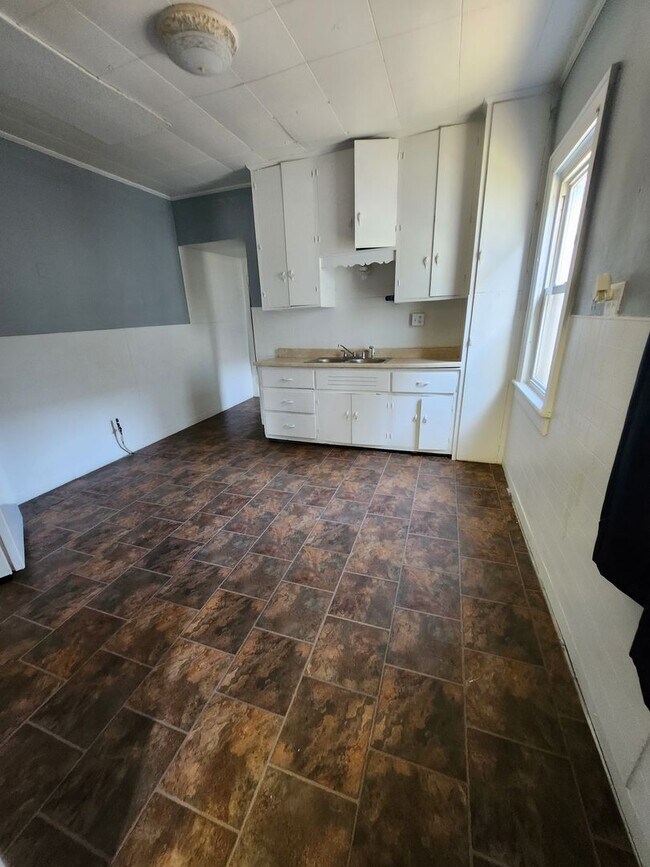 Building Photo - 650 includes all utilities