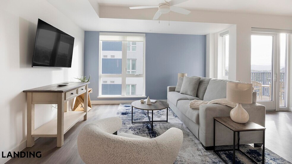 Building Photo - 707 S Farmer Ave