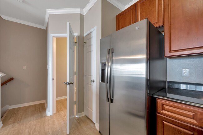 Building Photo - 9200 Westheimer Rd