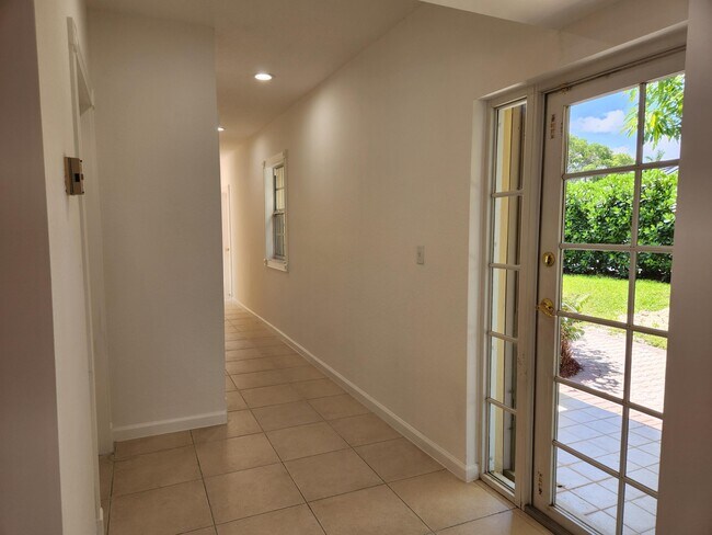 Building Photo - 17885 Fieldbrook Cir E