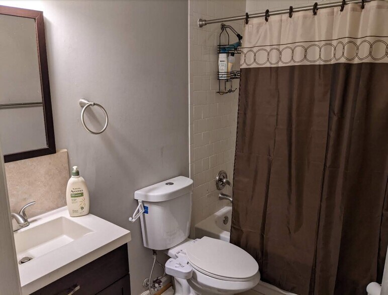 Building Photo - 3152 Bayswater Ct